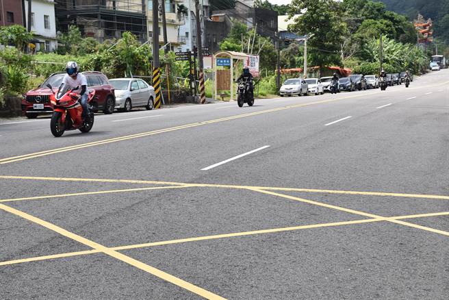 苗栗县狮潭乡台3线是大型重机骑士的最爱车游路线。（谢明俊摄）