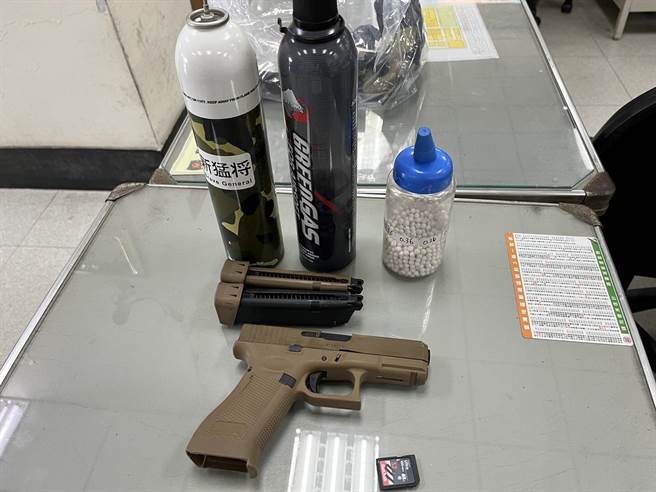 曳引车刘姓驾驶与他人发生行车纠纷，竟拿出BB枪伤人。 （翻摄照片／洪靖宜高雄传真）