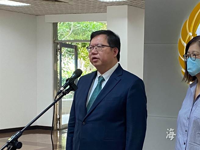 针对新竹棒球场缺失多争议，行政院副院长郑文灿今天表示，任何争议回归都可以回归契约内容。（张亦惠摄）