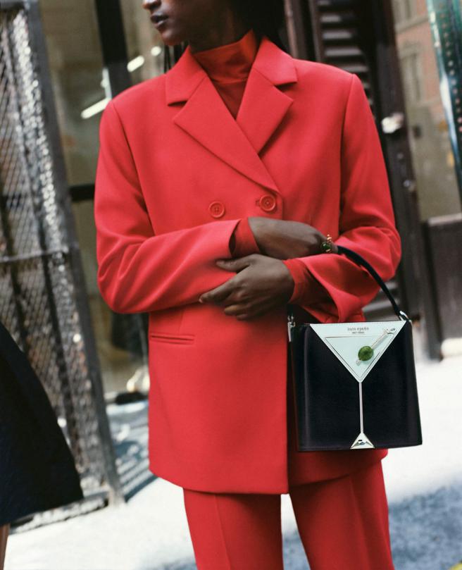 Kate Spade Shaken Or Stirred 水桶包，1万6000元。 （Kate Spade提供/林欣仪台北传真）