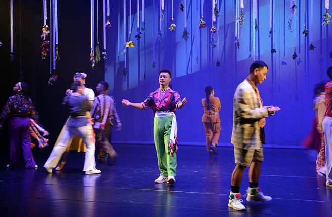 原住民族文化发展中心今年首度与台南市政府合作，发表全新乐舞集，从都市原民角度出发，描述族人离开原乡心路歷程。（林和生摄）