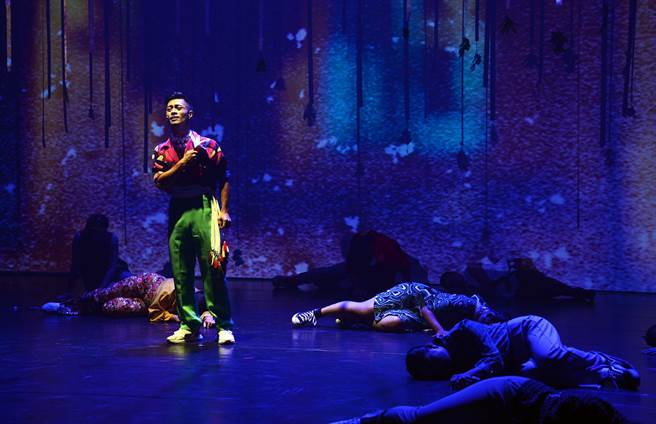 原住民族文化发展中心发表今年全新乐舞集，描述族人离开原乡、独自来到都市生活的心路歷程。（林和生摄）