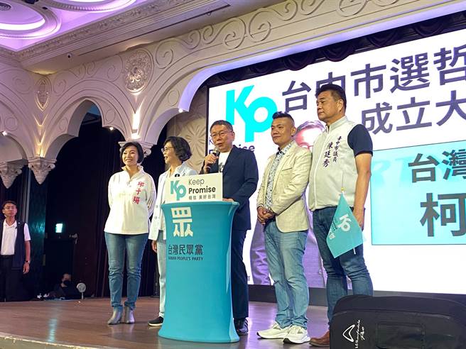 民眾党总统参选人柯文哲今天下午到台中参加选哲之友会成立大会。（张亦惠摄）