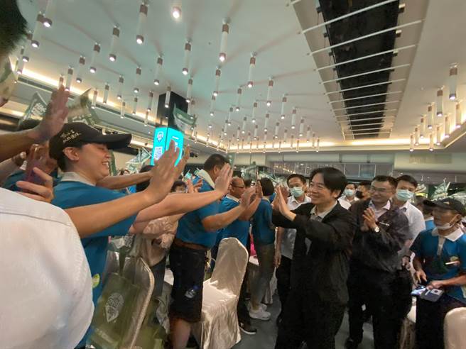 民进党26日下午在台中成立「全国农业产销团体赖清德后援会」来自全国业产销团体超过1600人热情力挺。（冯惠宜摄）