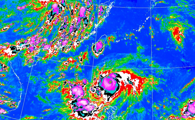 有專家指出，目前觀測數據顯示，蘇拉颱風有50%的機率會登陸台灣，宜花東、恆春首當其衝，要做好防颱準備。（圖／氣象局）