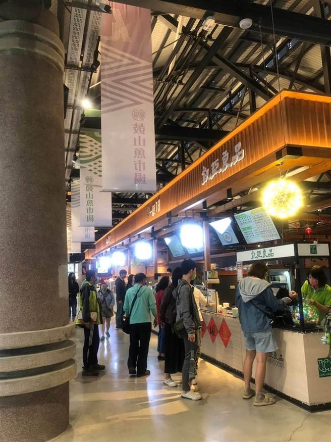 號稱「全台最美魚市場」的鼓山魚市場開幕營運不到一年，業績慘澹，高雄市議員白喬茵質疑砸下1.6億經費改造的效益何在？（中時資料照）