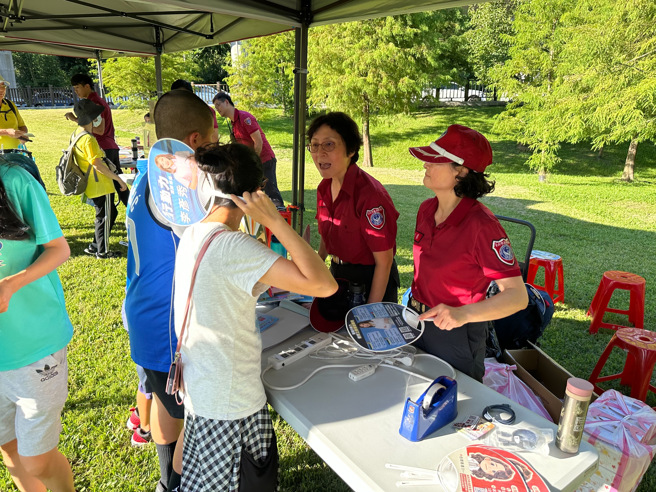 台北市消防局第三救灾救护大队与内湖区公所共同于今26 日下午15时30分，举办大湖公园｢2023 乐活内湖-社会安全网暨全民休閒运动推广｣防灾园游会。（图／北市消防局提供）