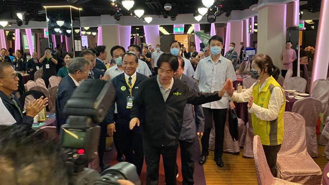 赖清德表示，民进党是有经验的执政党，对比国民党只有更好，他相信团结就可获得最后胜利。（吴建辉摄）