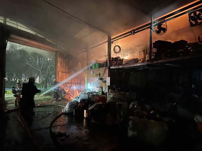 新北市板桥长江路三段1巷发生火警。（翻摄画面）