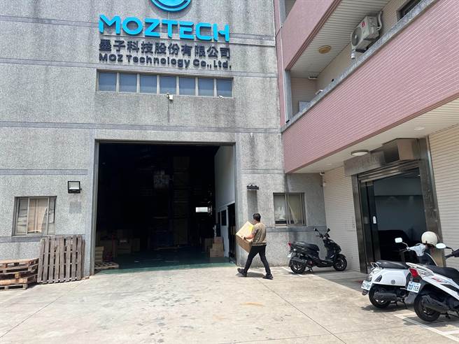 墨子科技生产行动电源爆炸引爆网路关注，公司急召回员工加班协调物流业者出货。（读者提供／程炳璋台南传真）