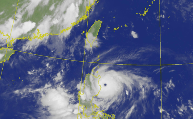 今年第9号颱风苏拉已于26日下午出现颱风眼，其威力可能还会再提升，揭近强颱等级。（图／气象局）