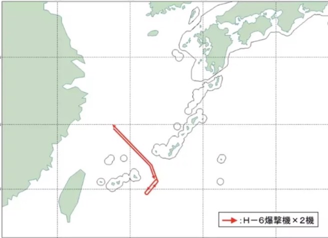 大陸2架轟-6於25日上午通過沖繩本島和宮古島之間。（取自日本防衛省統合幕僚監部網站)

