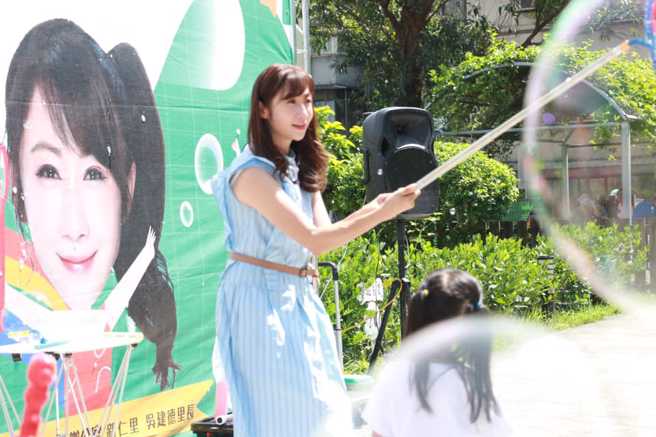 民进党台北市议员许淑华26日在松菸文创创意园区。举办「暑期泡泡趴」活动。（取自许淑华脸书）