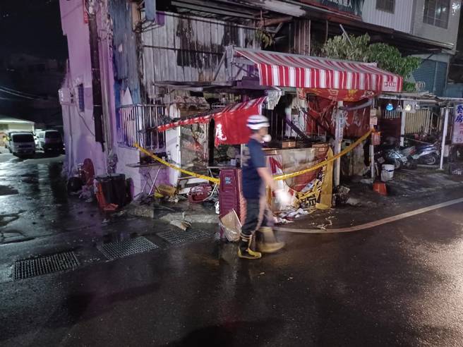 今（26）日晚间21时许，高雄高楠公路发生一起火警。（翻摄画面）