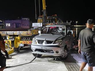 南寮漁港凌晨驚傳意外 駕駛連人帶車掉落海 死因待釐清