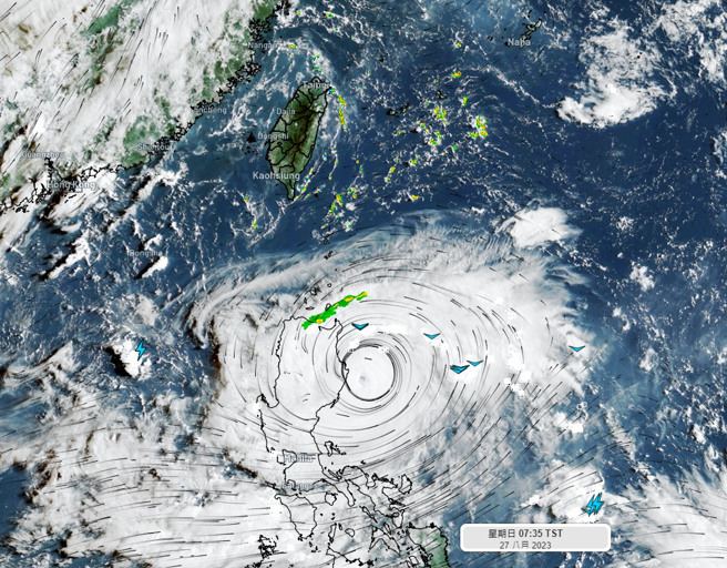 强颱苏拉的颱风眼清晰可见。(翻摄自彭启明脸书)