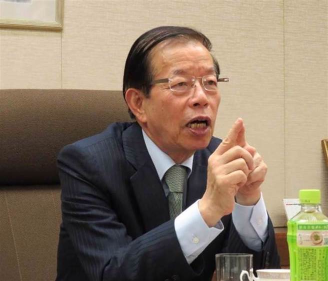 驻日代表谢长廷昨天在脸书说，311地震后，世人对放射性的议题有些敏感，其实微量的放射性元素反而对身体有益。(资料照)