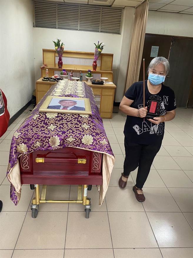 武汝洁与陆配结婚约20年，陆配始终不离不弃，陪伴他走完人生最后一程。（陈纪孝提供／崔正纲高雄传真）