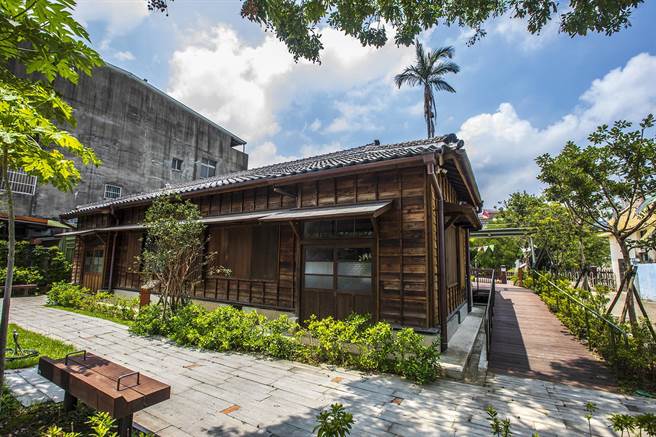 在新竹县北埔乡的龙瑛宗文学馆，文化局在开馆3周年举办系列活动，让参与民眾体验龙瑛宗文学内涵。（罗浚滨摄）