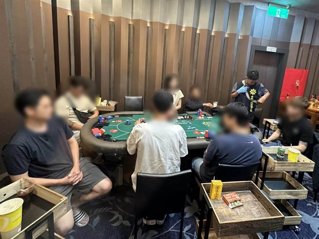 警方破获以竞技与运动休閒为营业登记的桌游馆，私下经营赌博大玩德州扑克。（读者提供／程炳璋台南传真）