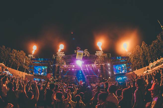 「炸鸡啤酒节」邀请到DJ G. Park(朴明洙)、朴宰范、饶舌歌手李泳知、Layone等人轮番上阵；闭幕式更重磅请到「夏日女王」孝琳亮相。（大邱驻台观光推广办事处提供）