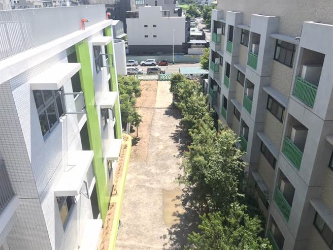 台中市廍子國小因受天候及缺工缺料影響，工程團隊積極趕工仍無法趕在新學期啟用。（台中市政府提供／馮惠宜台中傳真）