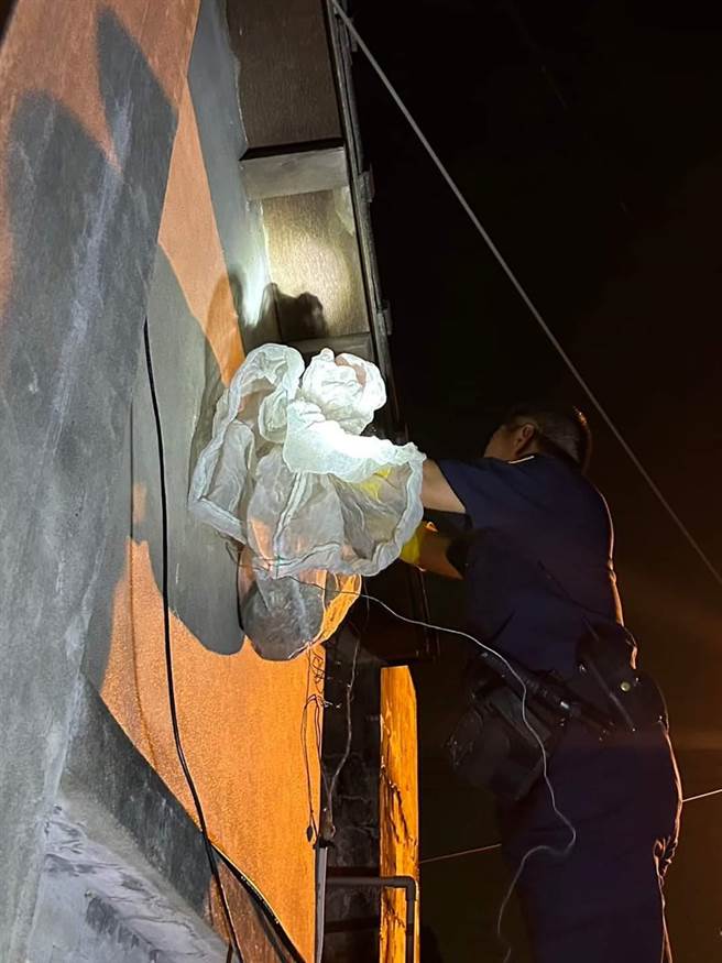 林志阳说，他家里也有养虎头蜂，只要知道习性就不难，不过奉劝大家不要学，要捕蜂还是交给专业的来。（翻摄脸书「我是永靖人(枝仔冰)」／吴建辉彰化传真）