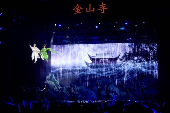 明华园戏剧总团26日在嘉义县政府前广场，演出经典代表作《超炫白蛇传》，演出顺利完成，现场涌入5万名观眾。（文化部提供／李欣恬台北传真）