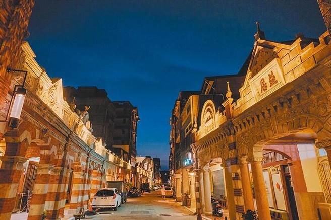 民代呼吁桃园大溪应推动夜间观光，不仅分散游客车流解决塞车问题，也有助于地方经济。（本报资料照片）