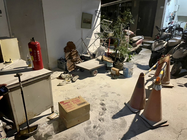 蔡男与女性友人爆争执，竟拿灭火器到其住处喷洒泄愤。（警方提供）