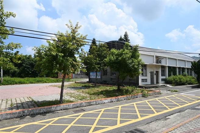 苑裡全民運動館確定將在中正國小對面、中正社區活動中心旁的公有縣地興建。（李京昇攝）