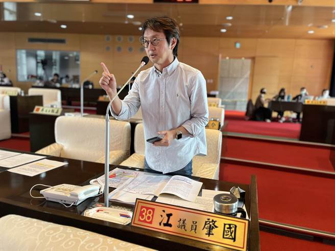 民进党台中市议员江肇国呼吁市府，应加强检查校园内环境，免学童遭受感染登革热的风险。（江肇国提供／张亦惠台中传真）