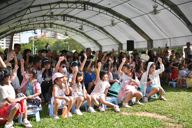 现场举办儿童机智问答活动，小朋友反应热烈。（林口区公所提供）