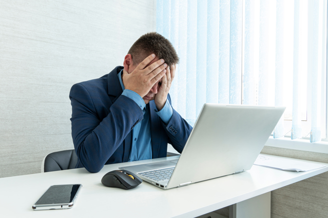 一位网友对于男同事不会修电脑感到相当惊讶。（示意图／shutterstock）