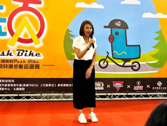 邱议莹立委蒞临现场感谢运发局为美浓地区带来优质活动，为小小选手加油。（图片来源：高雄市运动发展提供）
