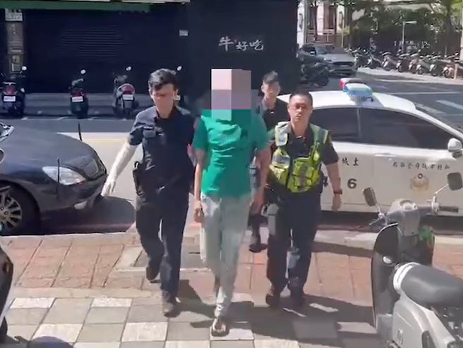 土城當街砍人！疑不滿前女友另結新歡，醋男怒砍情敵遭逮。(翻攝畫面)