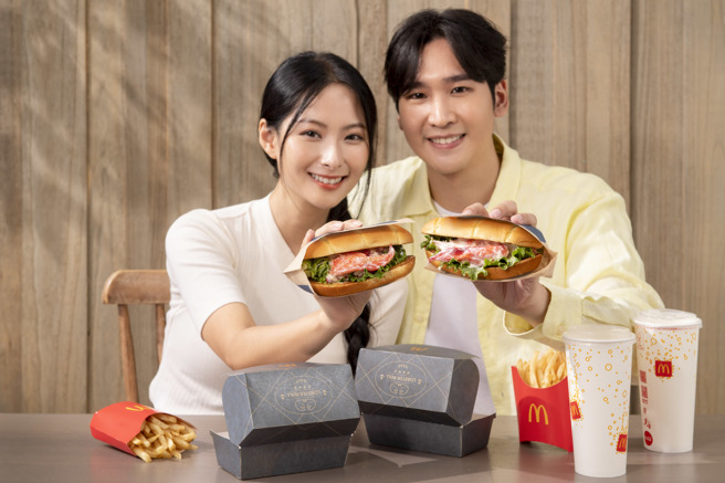 台湾麦当劳推出「螯龙虾堡」，限量30万份。（麦当劳提供）