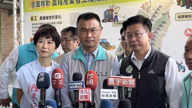 福岛核污水排放，农业部长陈吉仲（中）说，台湾跨部会随时监控。（张毓翎摄）