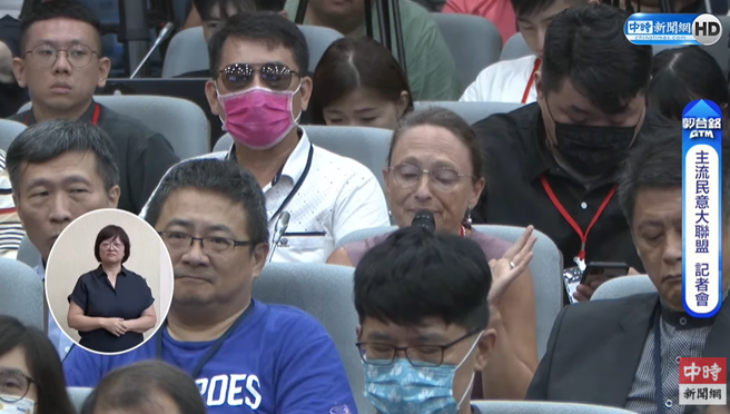 郭台铭面对记者的提问，屡屡进行回击。（图取自中时YT）