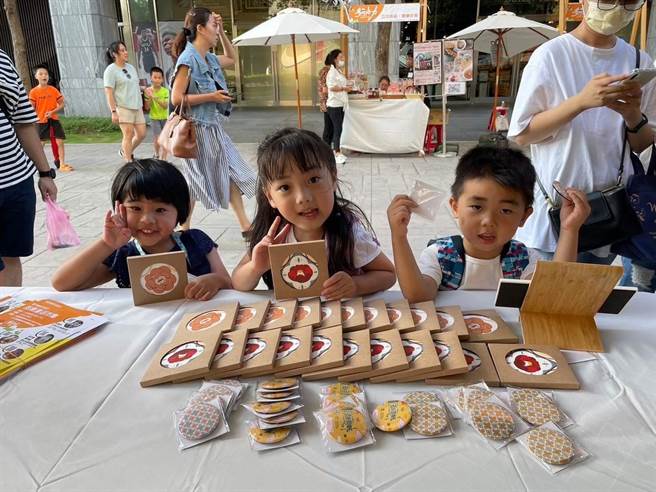 多元就业开发桃竹苗分署办市集邀民眾支持在地产业。(劳动力发展署桃竹苗分署提供／吕筱蝉桃园传真)