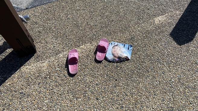 溺水女子在日月潭朝雾码头边只留下拖鞋及广告单，并没有留遗书。（民眾提供／杨静茹南投传真）