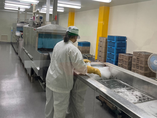 桃園環保局呼籲垃圾減量愛地球，請民眾愛用循環杯並公開5大清洗撇步。（桃園環保局提供）