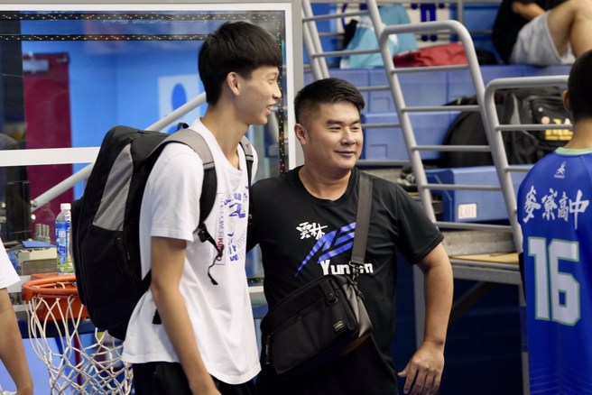 麦寮高中教练黄伟盛。(中华文化教育暨体育交流促进会提供)