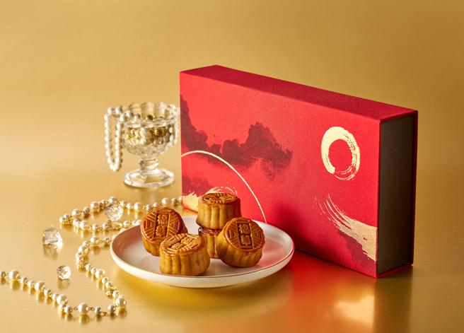 遠東百貨福華大飯店映月禮盒，8入1480元。（遠百提供）