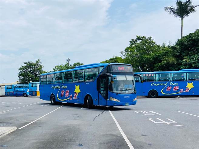 宜兰县通勤月票「吃到饱」2个方案今（28日）上路，据县府统计仅售出2047套。（吴佩蓉摄）