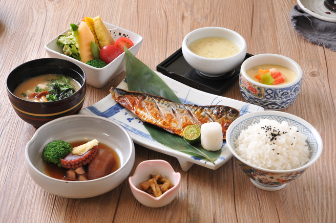 好吃又平价的定食掳获不少日本上班族的心。（示意图/shutterstock）