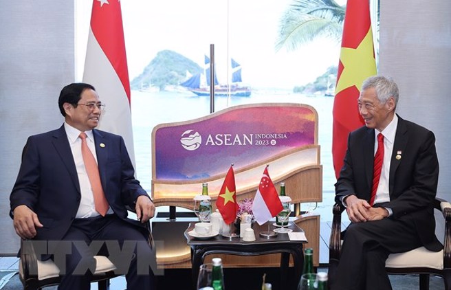 李顯龍訪問越南，將與越南領導人范明正會面，討論雙邊關係升級為全面戰略夥伴。(圖/越南共產黨)