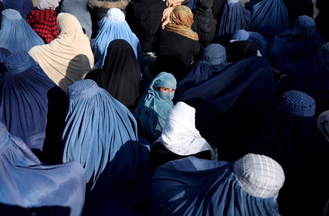 塔利班重新执政后，阿富汗女性的求学变得非常困难。(图/路透社)