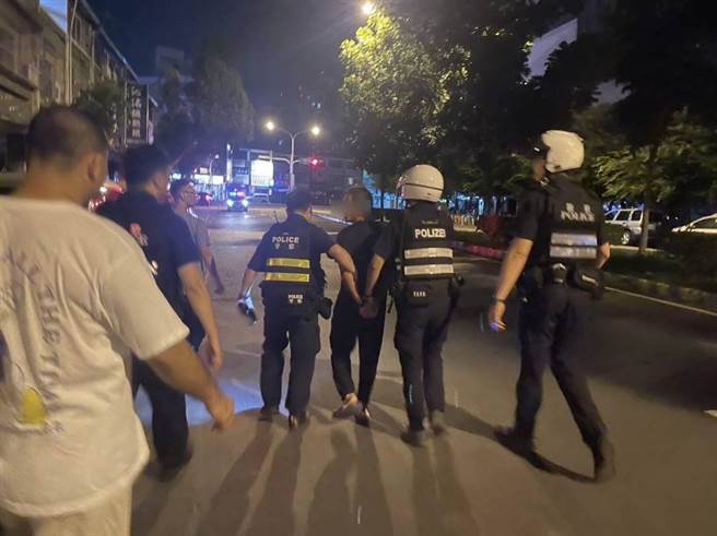 警方逮获拿板模起子伤害室友的黄姓男子。（民眾提供）