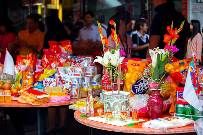 明天中元节是庚申月、庚申日「凶上加凶」，命理师建议不要在当天普渡拜拜。（示意图／Shutterstock）